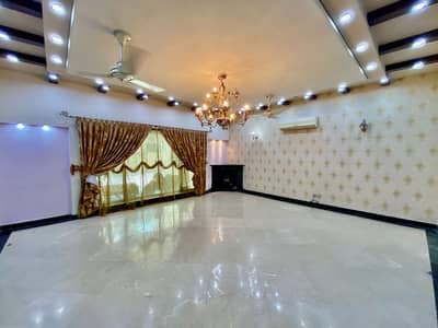 Spectacular 1 Kanal Luxury Bungalow for Rent in DHA Phase 3 | Elite Living at Its Finest!**