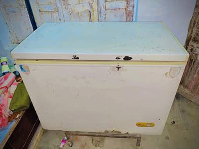 Dawlance Full Size Deep Freezer for Sale – good Condition