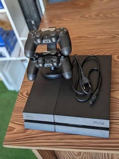 PS4 Bundle – FC 25 Installed | 2 Controllers + 10 CDs + More Games!”