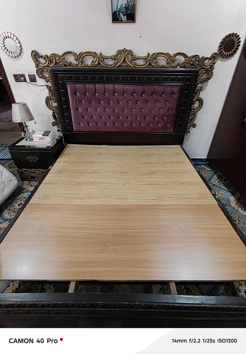 Bed, side table & Dresseing 2