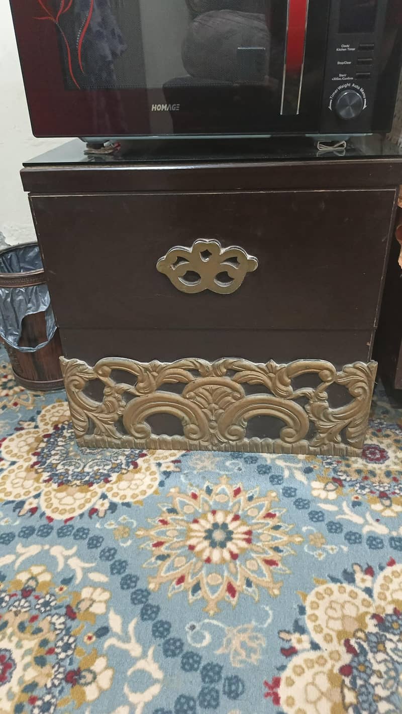 Bed, side table & Dresseing 3