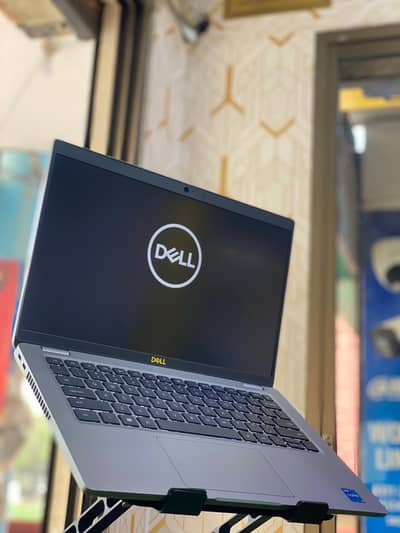 Dell latitude 5420 core i5 11th Gen. 8/256 GB SSD 14 inches laptop