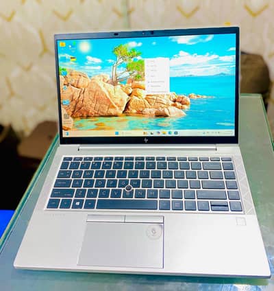 Hp Elitebook 830 G8 core i5 11th Gen. 8/256 GB SSD laptop slimmest