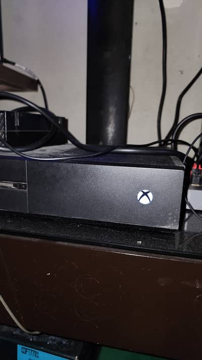 Xbox One 1 TB with Games and Controller