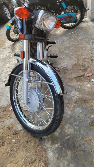 Honda cg125 2025/unregistered/ contact: 03332344572