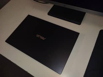 ASUS LAPTOP RYZEN 5 3500  2GB graphics card.  10/10 flawless condition