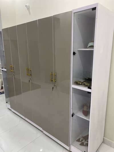 Luxury Wardrobe with Glass Side Organizers – Brand New Condition
