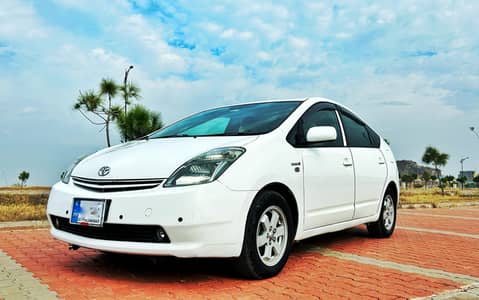 Japanese Prius Hybrid – Almost New - Luxury Interior