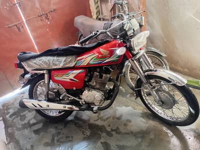 Honda 125 karachi number red color