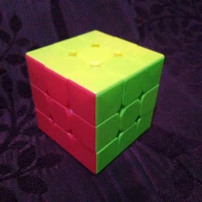 RUBIX CUBE USED LIKE NEW AND SMOOTH TURNING