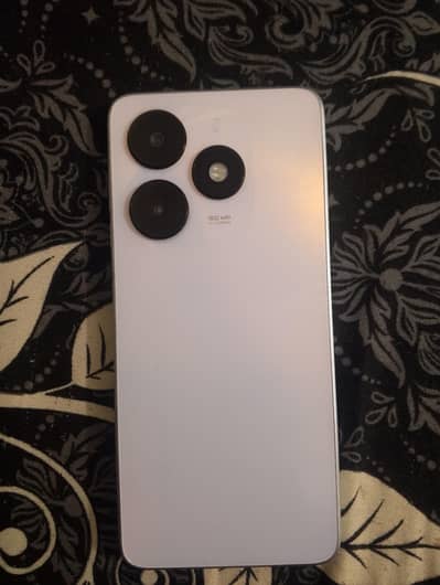 techno spark 20c 4+4 ram 128GB room