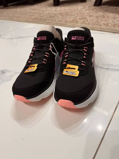 Skechers Max Cushion