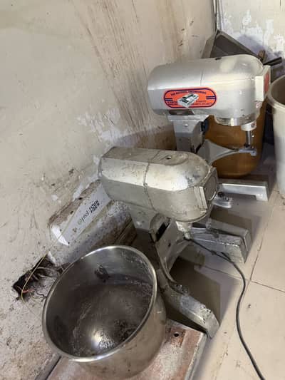 Dough mixer 5kg 3kg both for sale condition 10/7