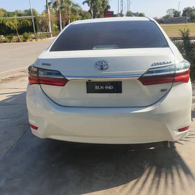 2018GLI for sale. . . almost genuine. . only 4inch in back door touchup. .