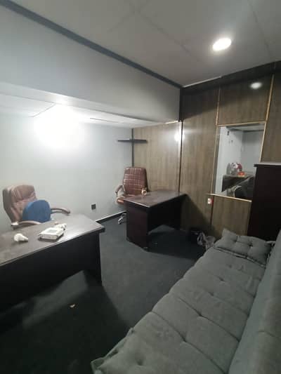 Commercial Office Space Available Ideal For Call Centers, Software Houses 450 Square Feet