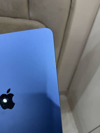 iPad Air a16 only 2 battery cc brand new just little scratch on back