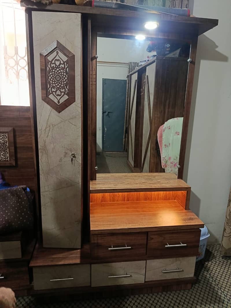 Dressing Table 0