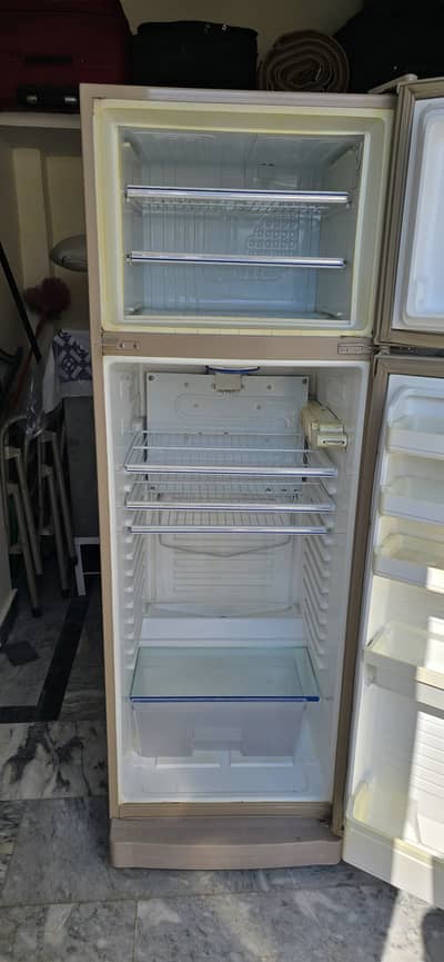 Dawlance Refrigerator for Sale in good working condition Model 9166