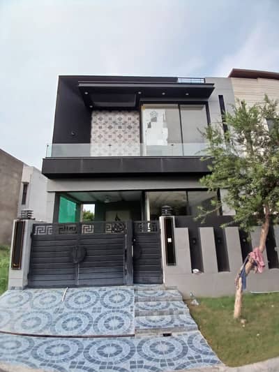 100% Orignal Picture Beautifully Designed 5 Marla Modern House For Sale DHA 9 Town Lahore