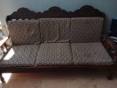old. sofa set
