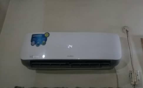 HEAT AND COOL KENWOOD INVERTER AC 1.5 TON FRESH CONDITION