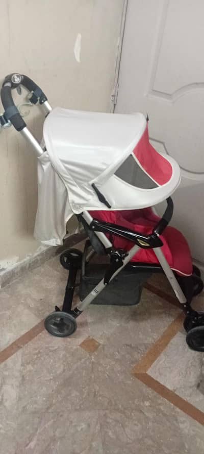 light weight and compact stroller in excellent condition