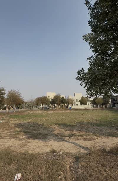 Prime 8 Marla Plot No. 111 Ideal Location Near Park & Mosque