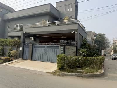 Modern Design Corner 50ft Front / 60ft Main Road House For Sale