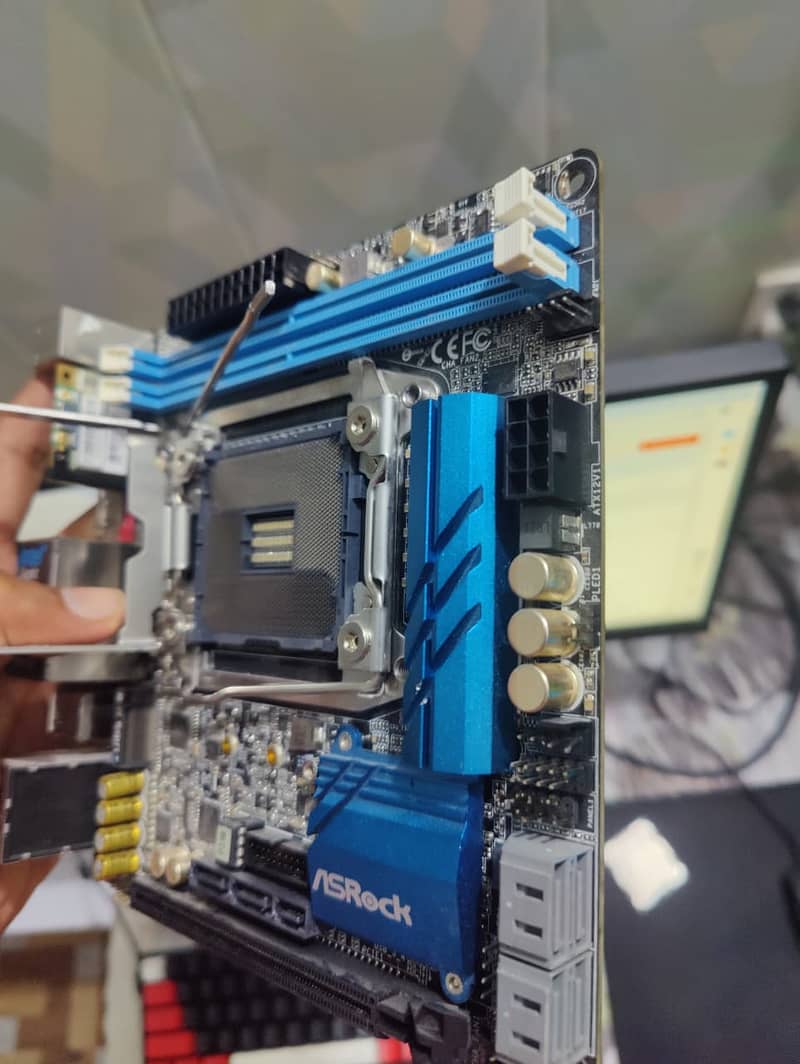 Intel Xeon Processor E5-2696 v4 6