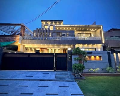 Prominently-Located 20 Marla House Available In Wapda Town Phase 1 - Block E1