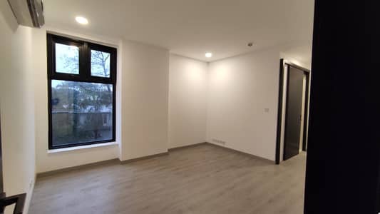 MOST PREMIUM PLACE, PLATINUM BUILDING, CALM STREET SUPER SPACIOUS APARTMENT GULBERG 3 LAHORE