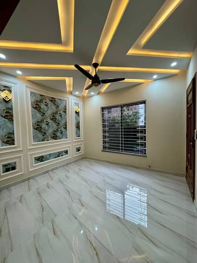 10 MARLA INDEPENDENT UPPER PORTION AVAILABLE FOR RENT WITH GAS AND WAPDA