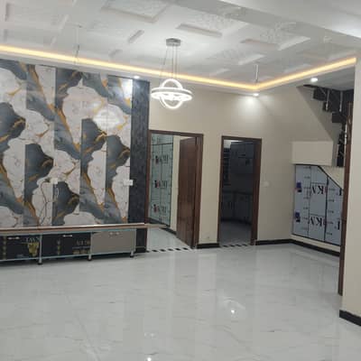 10 MARLA BRAND NEW UPPER PORTION AVAILABLE FOR RENT