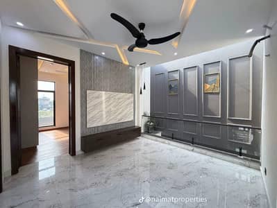 10 MARLA BRAND NEW UPPER PORTION AVAILABLE FOR RENT