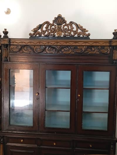 برتنوں کی الماری اور ڈریسنگ بلکل نیو کنڈیشن میں