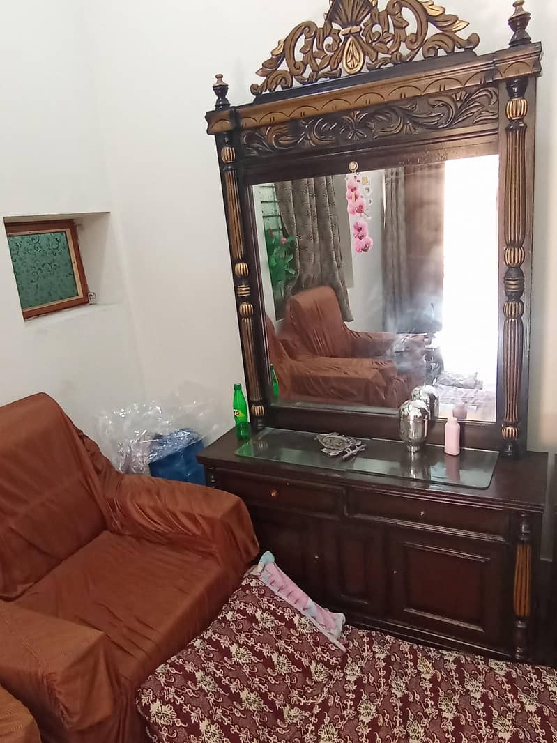 برتنوں کی الماری اور ڈریسنگ بلکل نیو کنڈیشن میں 3