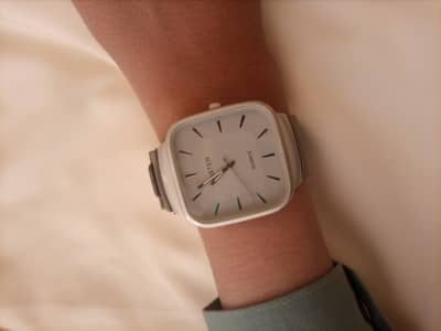 Silver dial with grey strip very good watch for men's with