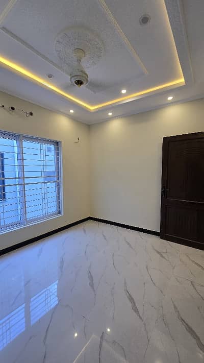 5 Marla Ultra Modern House Available For Sale