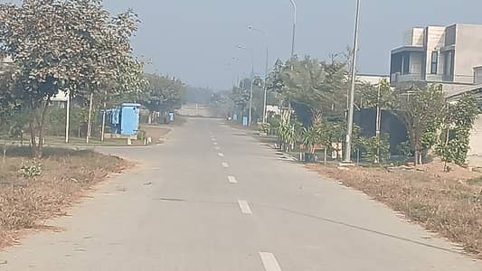 ZEEE Marketing Offers 5 Marla Ideal Location Near To Main Road & Commercial In The Hearth of DHA Phase 9 Town E Block Available