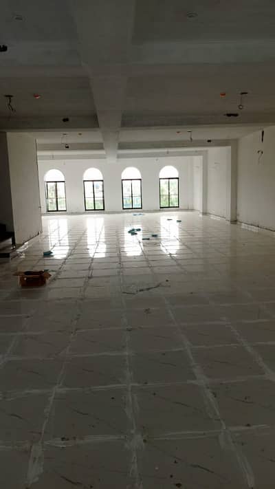 5000 Sqft Hall for rent in Gulberg Main Road for Shoping Mall, Multinational Company, Software House, Call Center, Company Office, Other Commercial Activities