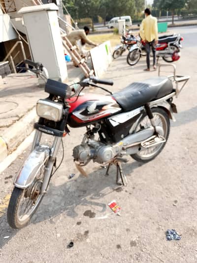 Honda CD 70 – Smooth Engine | New Tyres | Negotiable Price