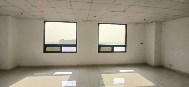 Available Office 640 Square Feet For Rent In Main Boulevard Gulberg, Lahore!
