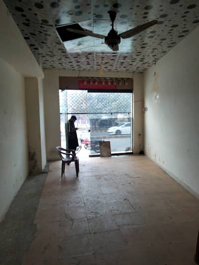 MIAN ESTATE OFFERS PROPER COMMERCIAL SHOP FOR RENT MAIN BOULEVARD