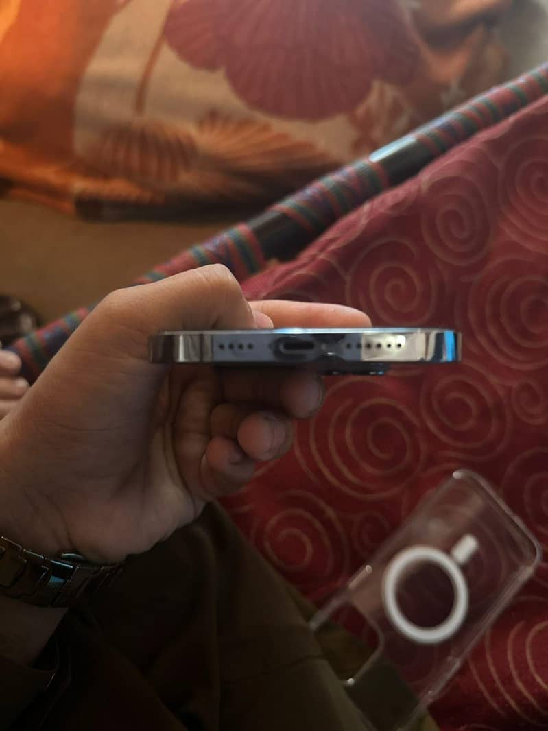 iphone 1é pro max 4