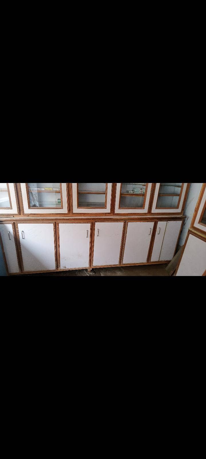 میڈیکل سٹور کا  تمام فرنیچر 1