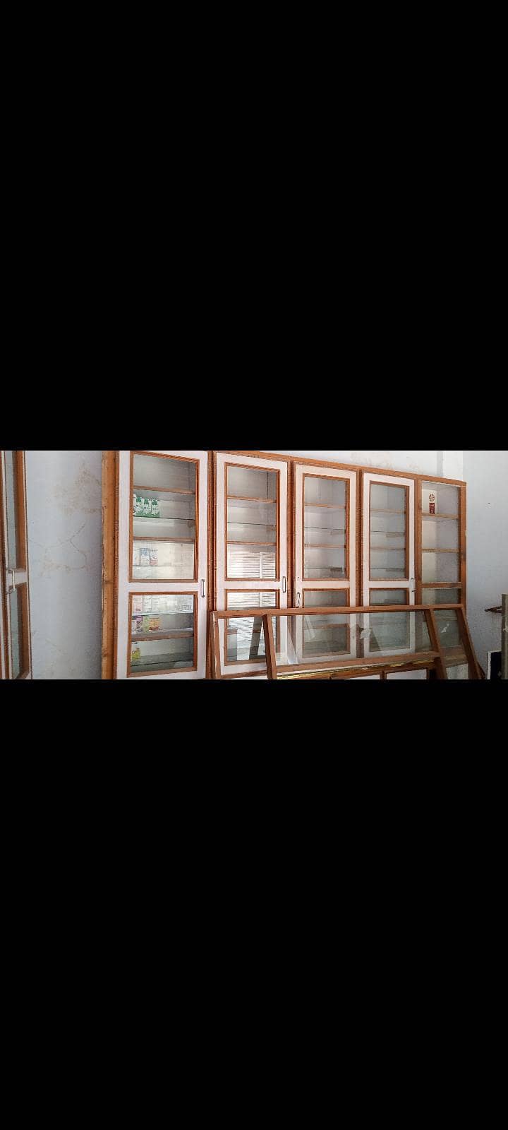 میڈیکل سٹور کا  تمام فرنیچر 3