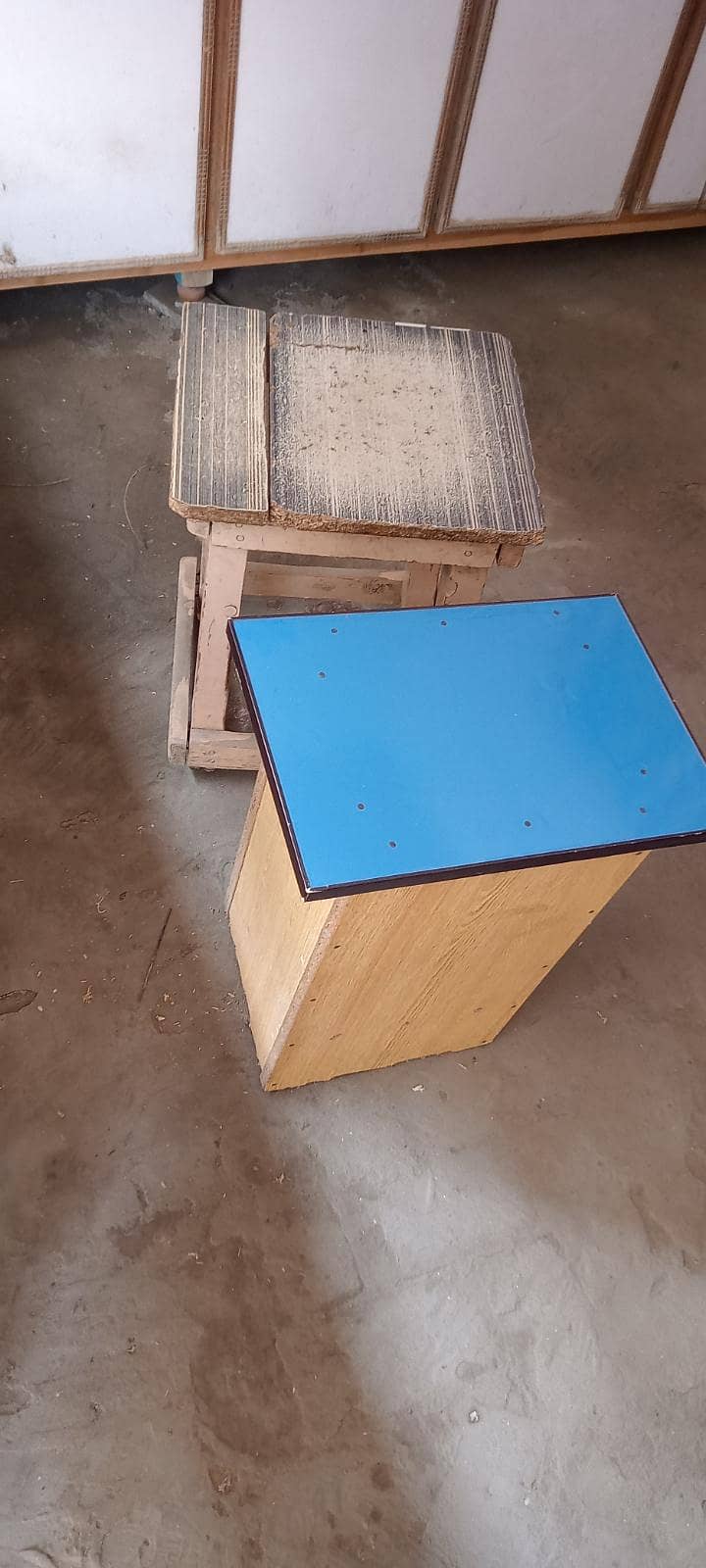 میڈیکل سٹور کا  تمام فرنیچر 9