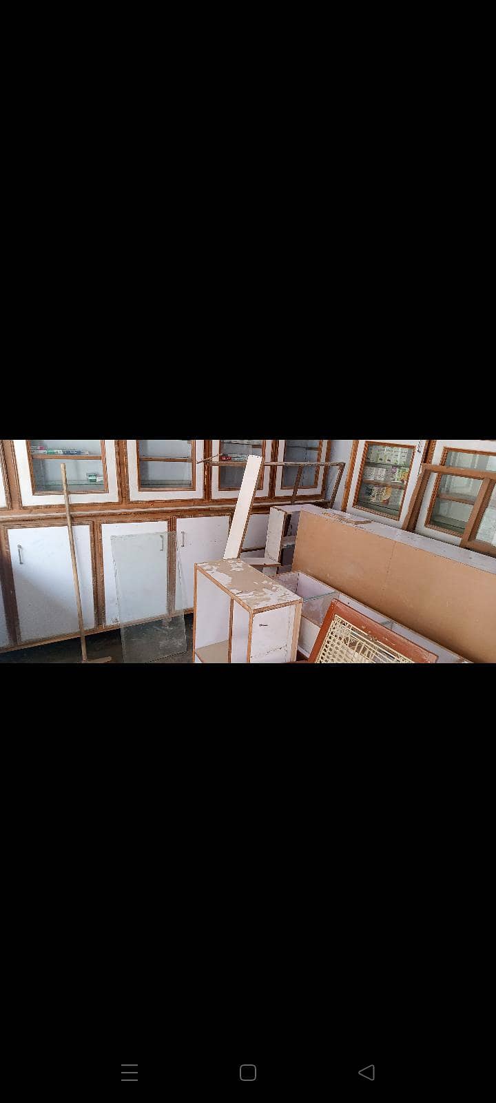 میڈیکل سٹور کا  تمام فرنیچر 11