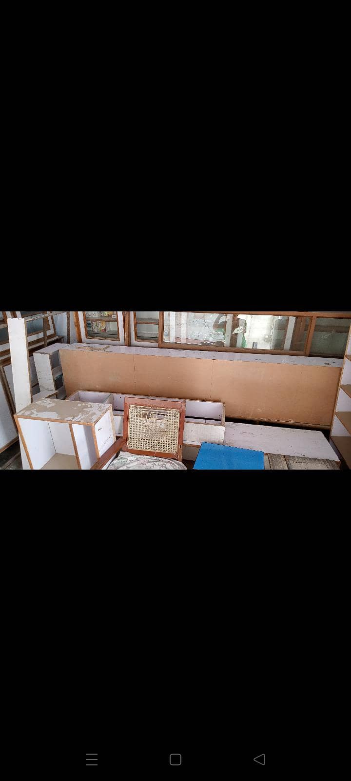 میڈیکل سٹور کا  تمام فرنیچر 13