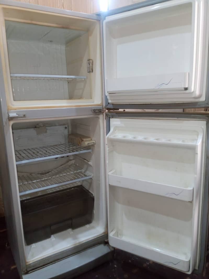  فروخت کے لیے اسمال سائز ریفریجریٹر  0